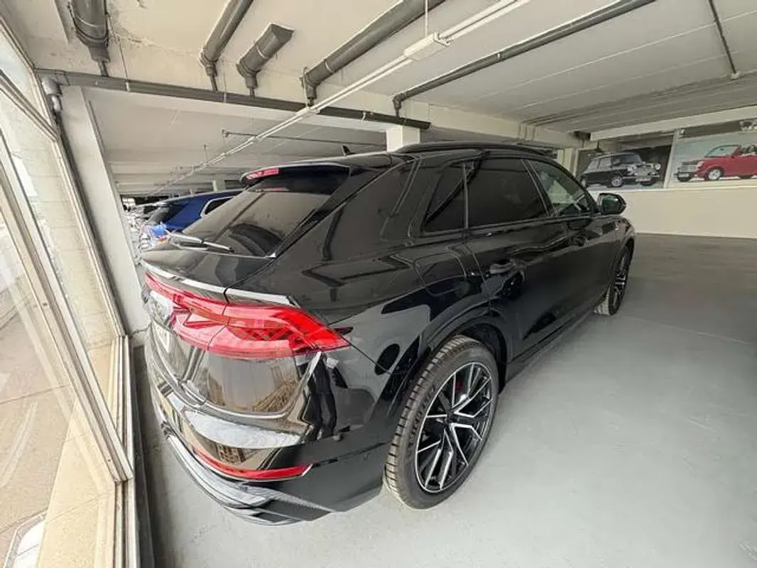 Usado Audi Q8 286 CV (210 kW) 2022 Negro SUV