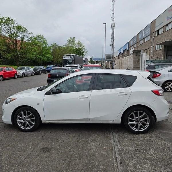 Używany Mazda 3 115 KM (84 kW) 2013 Biały Sedan/Limuzyna