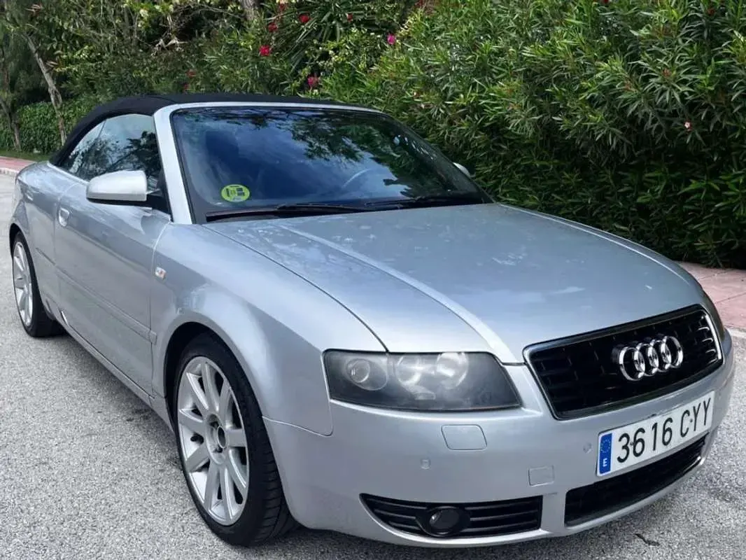 Usado Audi A4 Cabriolet 220 CV (161 kW) 2002 Plateado Descapotable