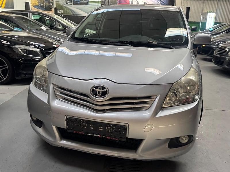 Usado Toyota Verso Active 132 CV (97 kW) 2011 Gris / plata Monovolumen