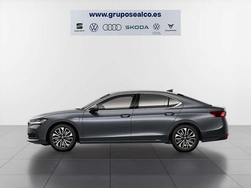 Usado Skoda Superb Selection 204 CV (150 kW) 2025 Gris Berlina