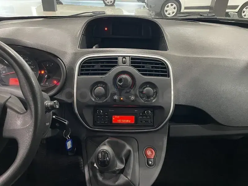 Usado Renault Kangoo 75 CV (55 kW) 2019 Blanco Monovolumen