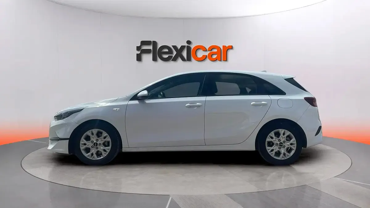 Usado Kia Ceed 101 CV (74 kW) 2021 Blanco Utilitario