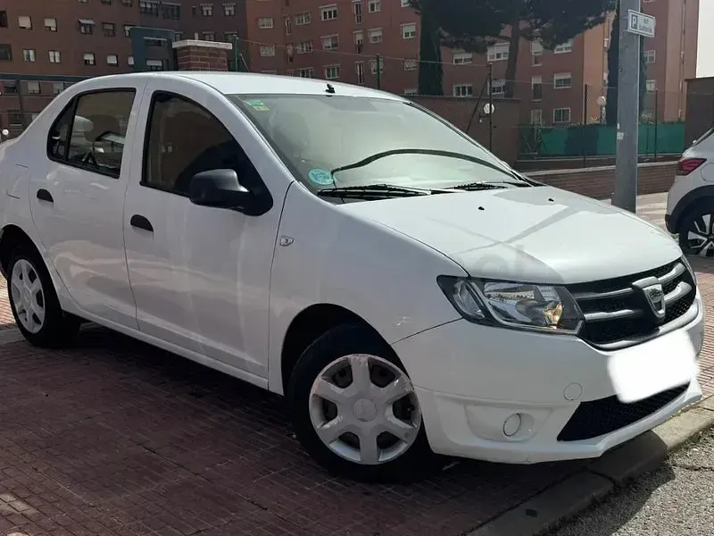 Usado Dacia Logan Ambiance 75 CV (55 kW) 2014 Blanco Berlina