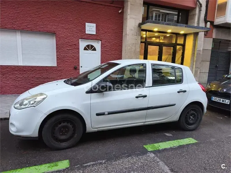 Usado Renault Clio II Business 90 CV (66 kW) 2010 Blanco Berlina
