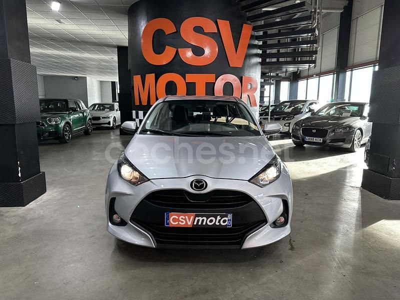 Usado Toyota Yaris Hybrid Active 116 CV (85 kW) 2023 Gris / plata Berlina