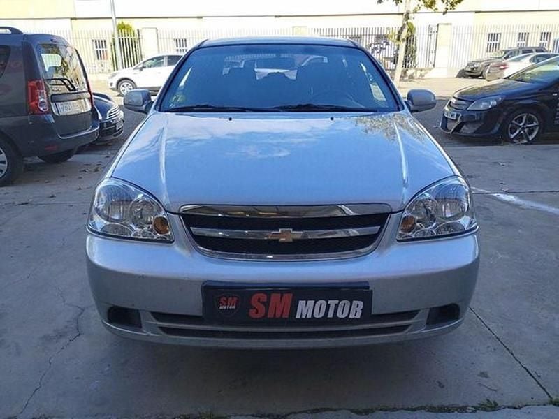 Usado Chevrolet Nubira SE 109 CV (80 kW) 2005 Gris / plata Berlina