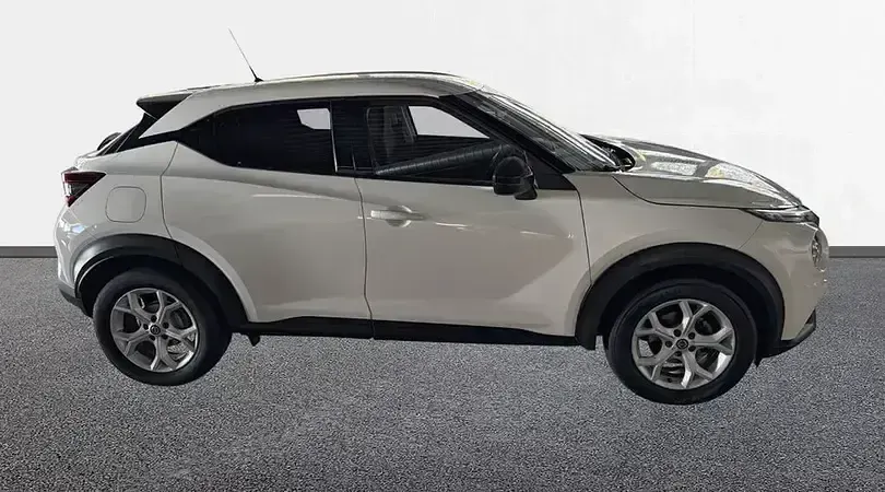 Usado Nissan Juke Acenta 114 CV (83 kW) 2022 Sapporo white (sólido) SUV
