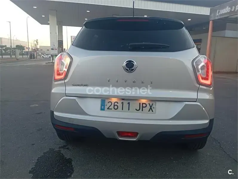 Usado SsangYong Tivoli Limited 128 CV (94 kW) 2016 Gris / plata SUV