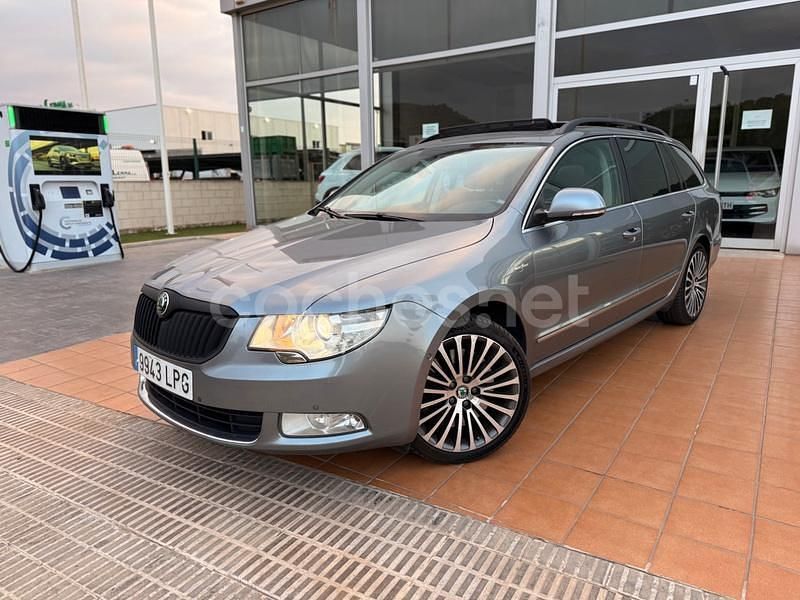 Gris / plata Usado 2013 Skoda Superb Familiar | 10.990 € - Imagen 1/4