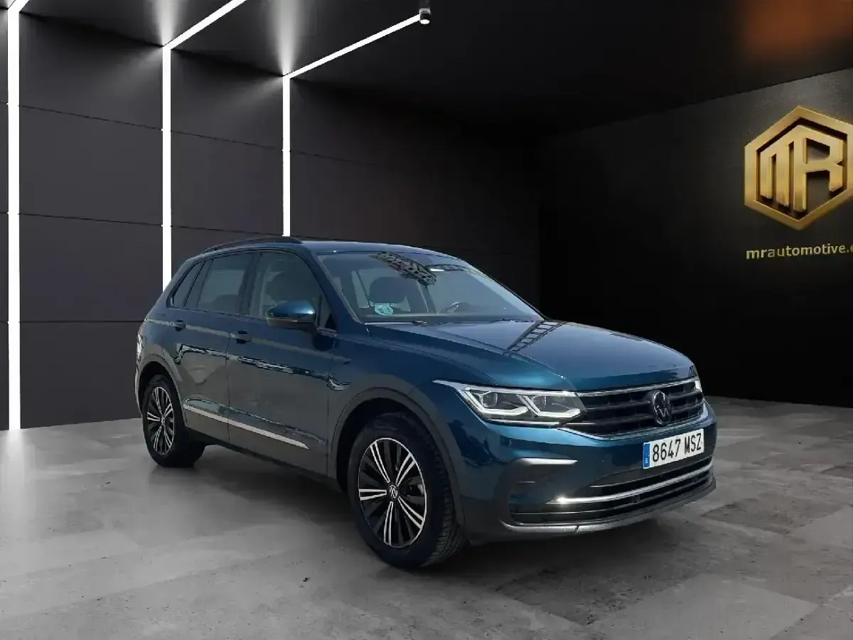 Usado VW Tiguan Life 122 CV (89 kW) 2024 Verde SUV