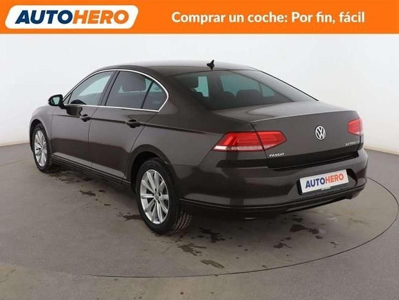 Usado VW Passat Advance 150 CV (110 kW) 2017 Gris Berlina
