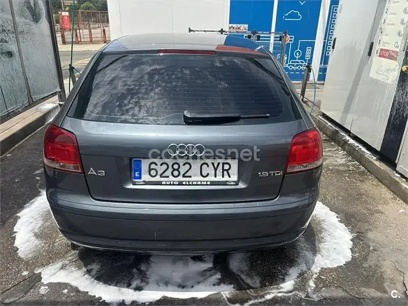Usado Audi A3 Attraction 100 CV (73 kW) 2004 Gris / plata Utilitario