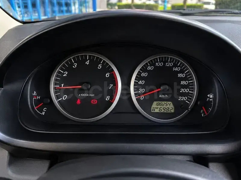 Usado Mazda 2 Active 80 CV (58 kW) 2004 Negro Utilitario