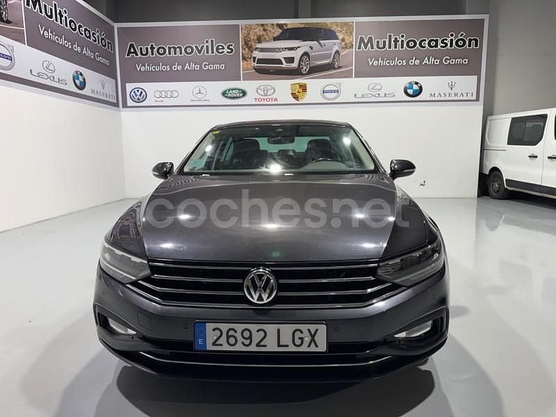 Usado VW Passat Executive 122 CV (89 kW) 2020 Gris / plata Berlina