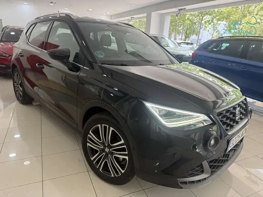 Usado Seat Arona FR 116 CV (85 kW) 2025 Negro SUV