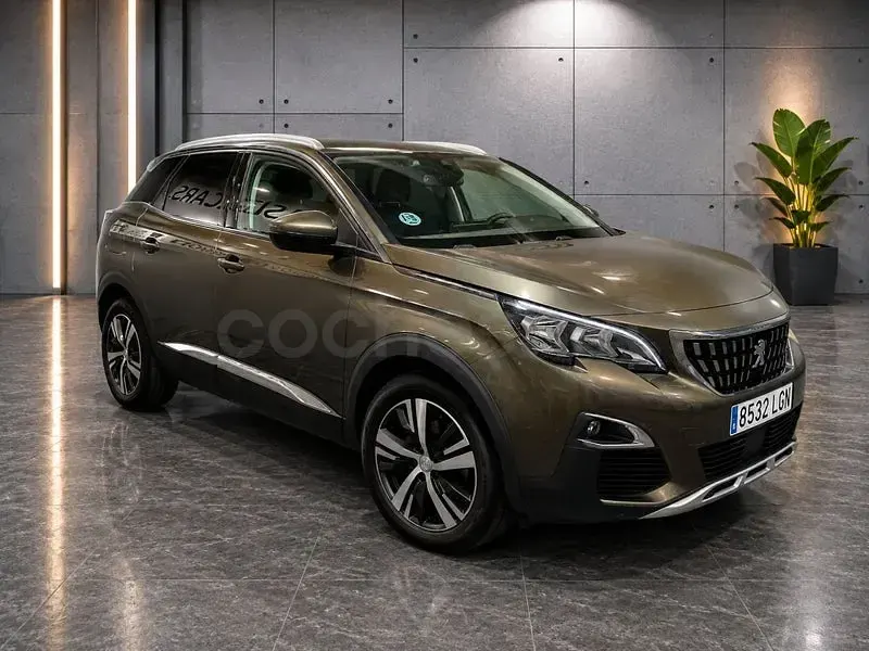 Usado Peugeot 3008 Allure 130 CV (95 kW) 2020 Gris / plata SUV