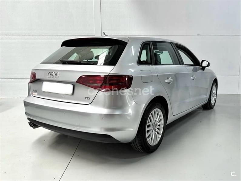 Usado Audi A3 Ambition 150 CV (110 kW) 2013 Gris / plata Berlina
