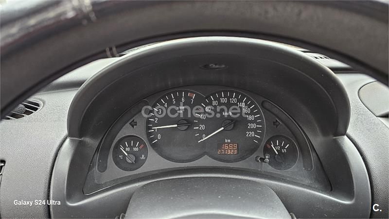 Usado Opel Corsa Club 75 CV (55 kW) 2002 Gris / plata Utilitario