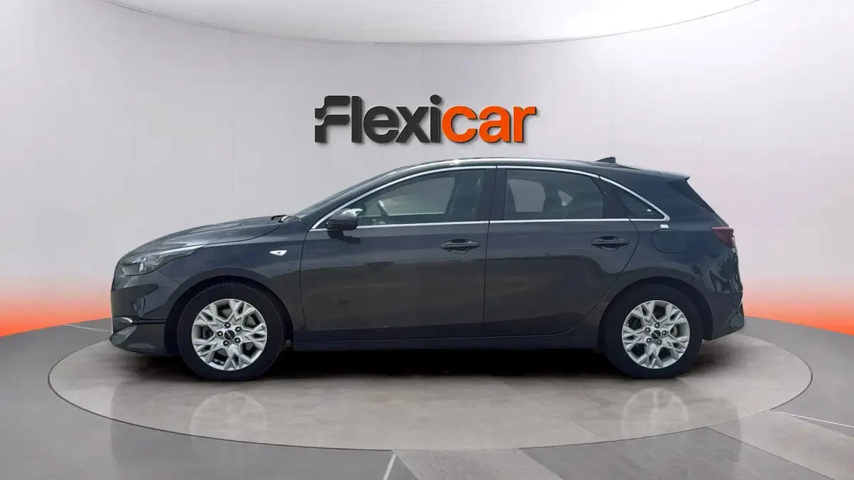 Usado Kia Ceed 136 CV (100 kW) 2023 Gris Utilitario
