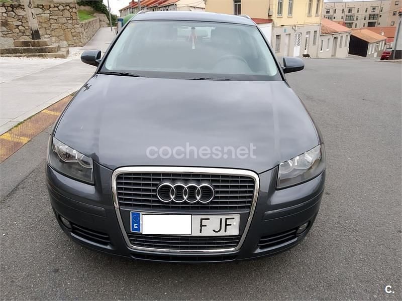 Usado Audi A3 Ambition 140 CV (102 kW) 2006 Gris / plata Utilitario