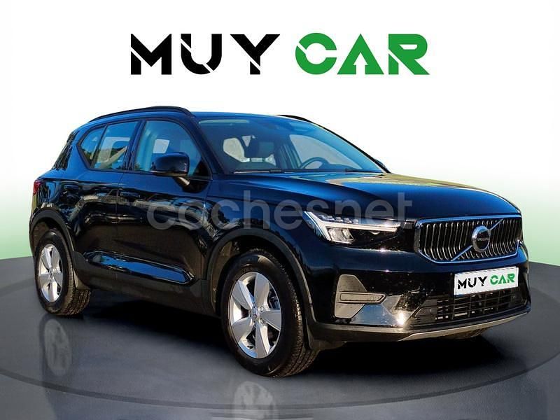 Negro Usado 2023 Volvo XC40 Momentum SUV | 27.990 € (Precio justo) - Imagen 1/4