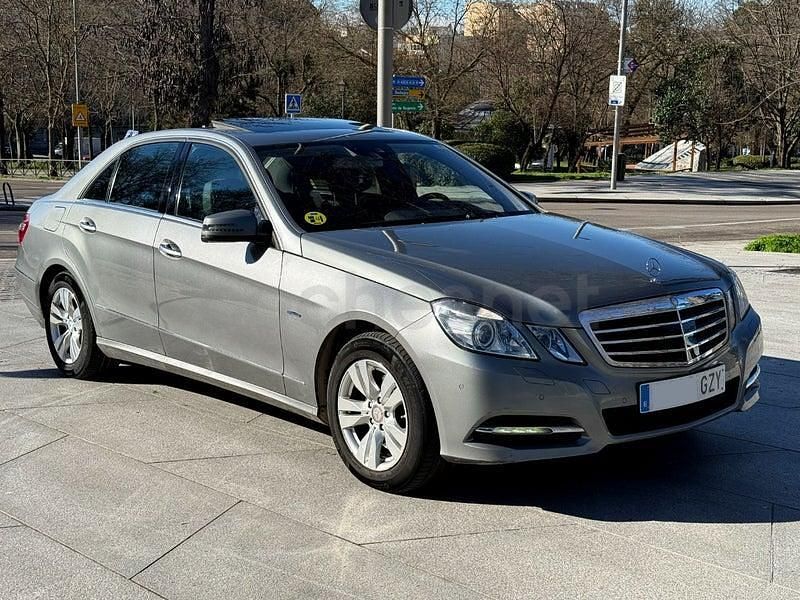 Usado Mercedes E350 Avantgarde 211 CV (155 kW) 2010 Gris / plata Berlina