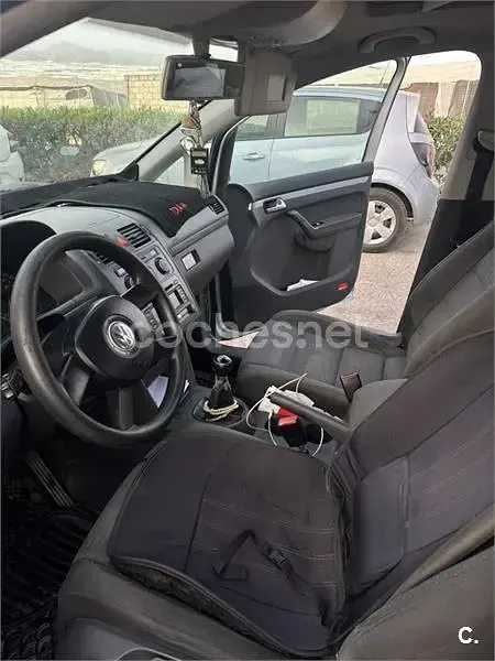 Usado VW Touran Advance 100 CV (73 kW) 2004 Gris / plata Monovolumen