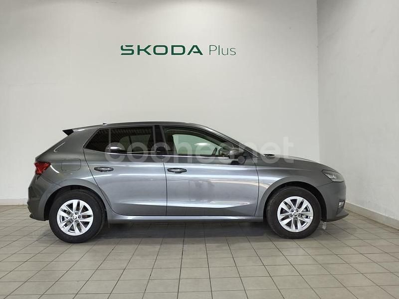 Usado Skoda Fabia Selection 95 CV (69 kW) 2024 Gris Utilitario