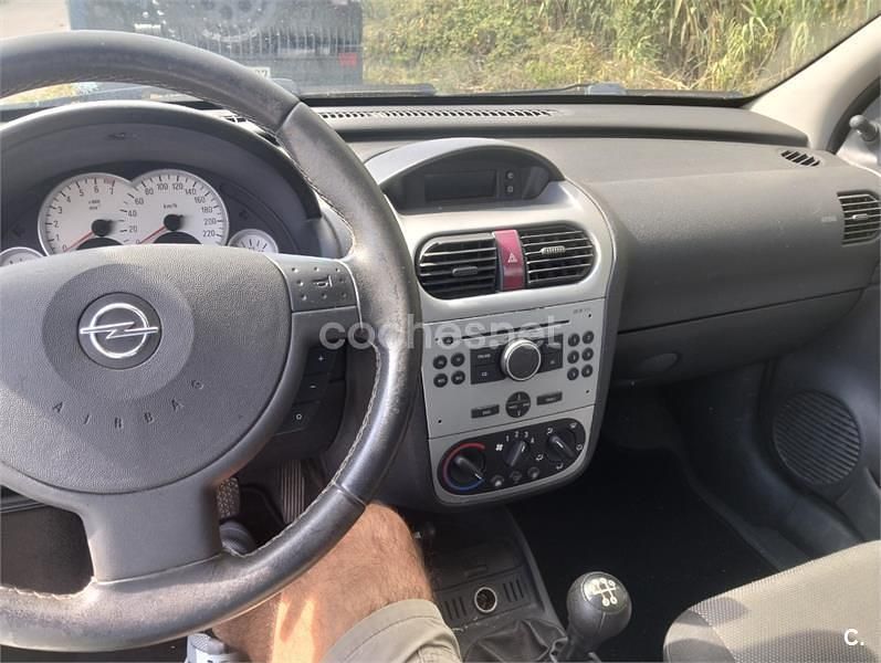 Gris / plata Usado 2006 Opel Corsa Enjoy Berlina | 2500 € (Buen precio) - Imagen 1/4
