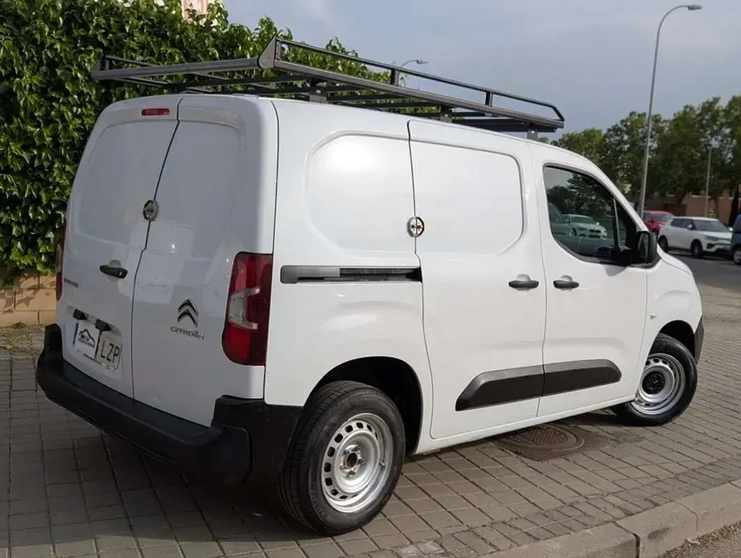 Usado Citroën Berlingo 102 CV (75 kW) 2022 Blanco Monovolumen