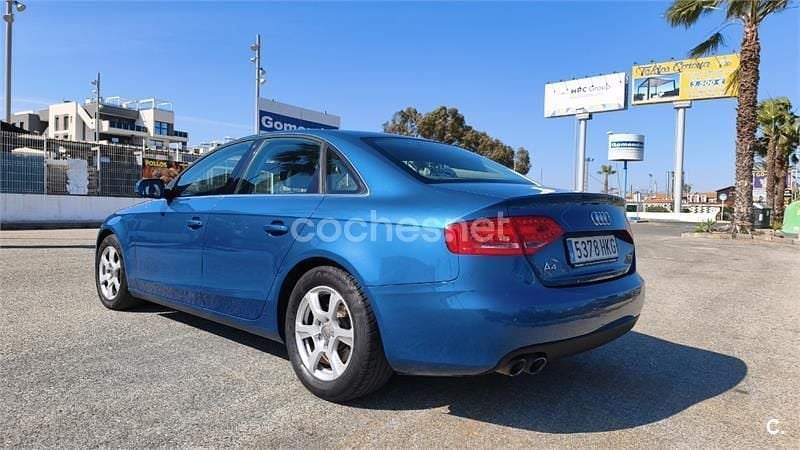 Usado Audi A4 136 CV (100 kW) 2012 Azul Berlina