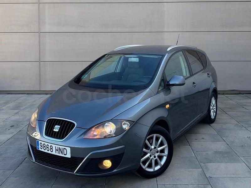 Usado Seat Altea XL Style 140 CV (102 kW) 2012 Gris / plata Monovolumen