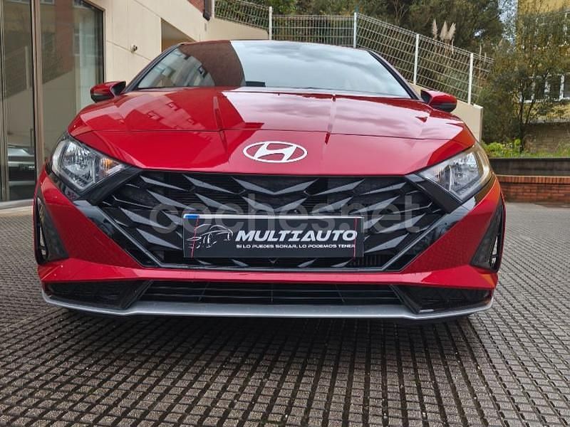 Usado Hyundai i20 100 CV (73 kW) 2024 Granate Berlina