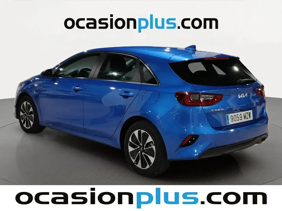 Usado Kia Ceed 101 CV (74 kW) 2025 Azul Utilitario