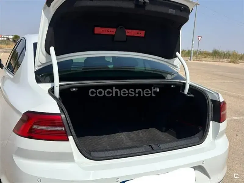 Usado VW Passat Sportline 150 CV (110 kW) 2018 Blanco Berlina