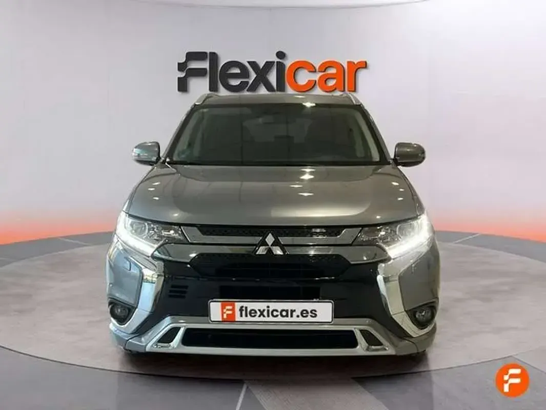 Usado Mitsubishi Outlander P-HEV Motion 224 CV (164 kW) 2020 Gris SUV