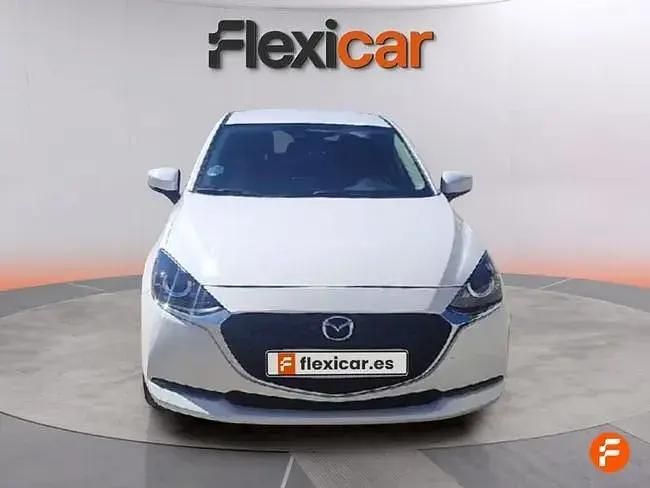 Käytetty Mazda 2 90 HP (66 kW) 2021 Valkoinen Sedan