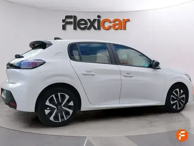 Usado Peugeot 208 Active 100 CV (73 kW) 2024 Blanco Utilitario