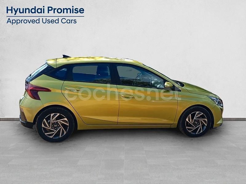 Usado Hyundai i20 100 CV (73 kW) 2024 Amarillo Berlina