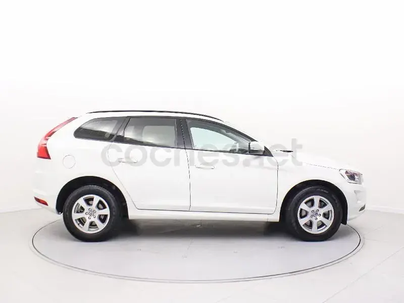 Usado Volvo XC60 Momentum 136 CV (100 kW) 2014 Blanco SUV