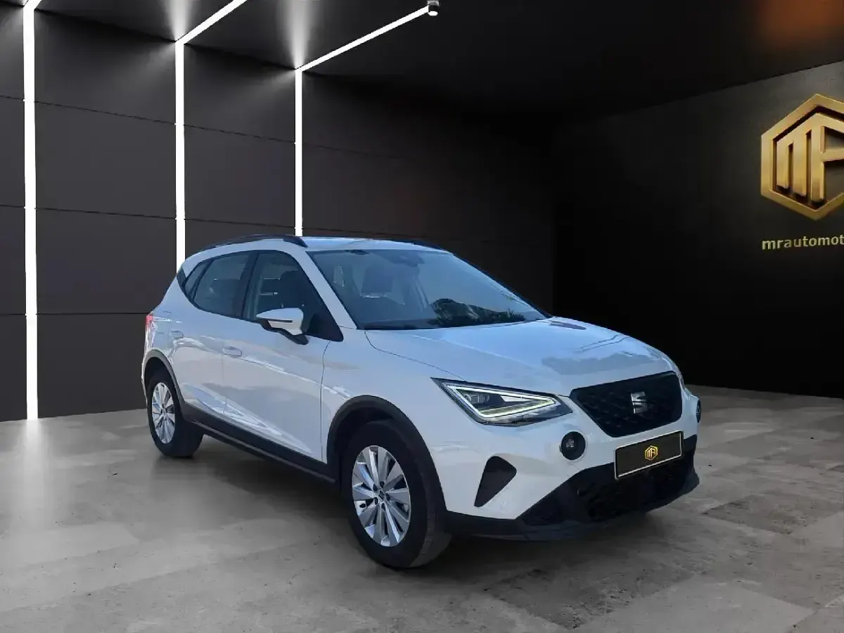 Usado Seat Arona Style Plus 110 CV (80 kW) 2022 Blanco SUV