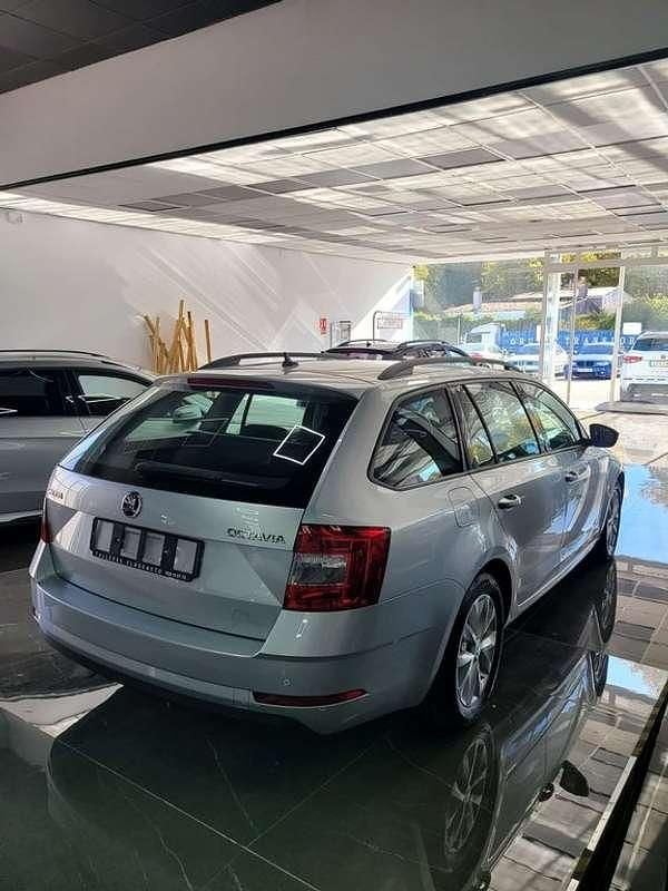Usado Skoda Octavia Style 116 CV (85 kW) 2019 Gris Familiar