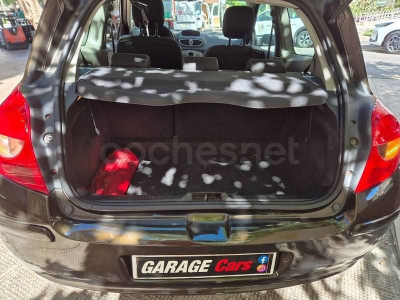 Usado Renault Clio II Dynamique 110 CV (80 kW) 2007 Marrón Berlina