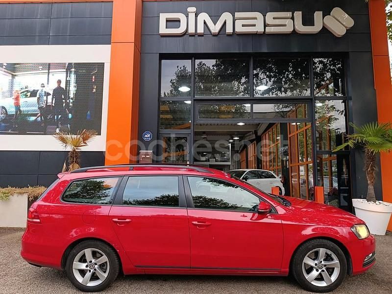 Rojo Usado 2013 VW Passat Familiar | 4250 € (Precio justo) - Imagen 1/4