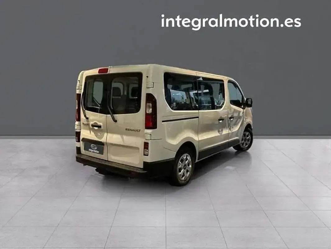 Usado Renault Trafic 110 CV (80 kW) 2024 Blanco Monovolumen