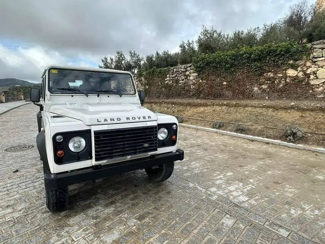 Usado Land Rover Defender 122 CV (89 kW) 2009 Blanco Familiar