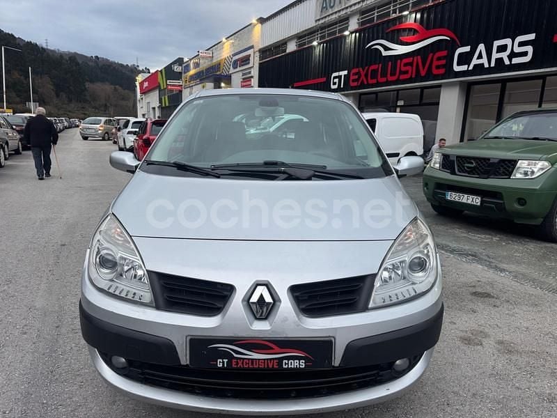 Usado Renault Grand Scénic II Dynamique 105 CV (77 kW) 2008 Gris / plata Monovolumen