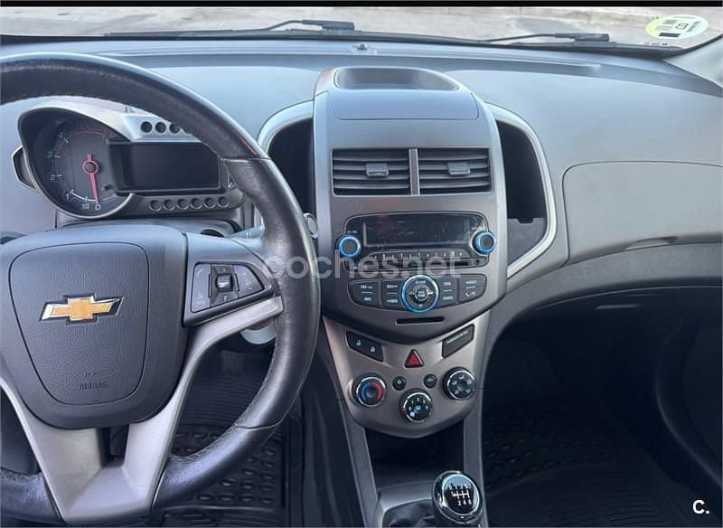 Usado Chevrolet Aveo LTZ 95 CV (69 kW) 2011 Rojo Berlina