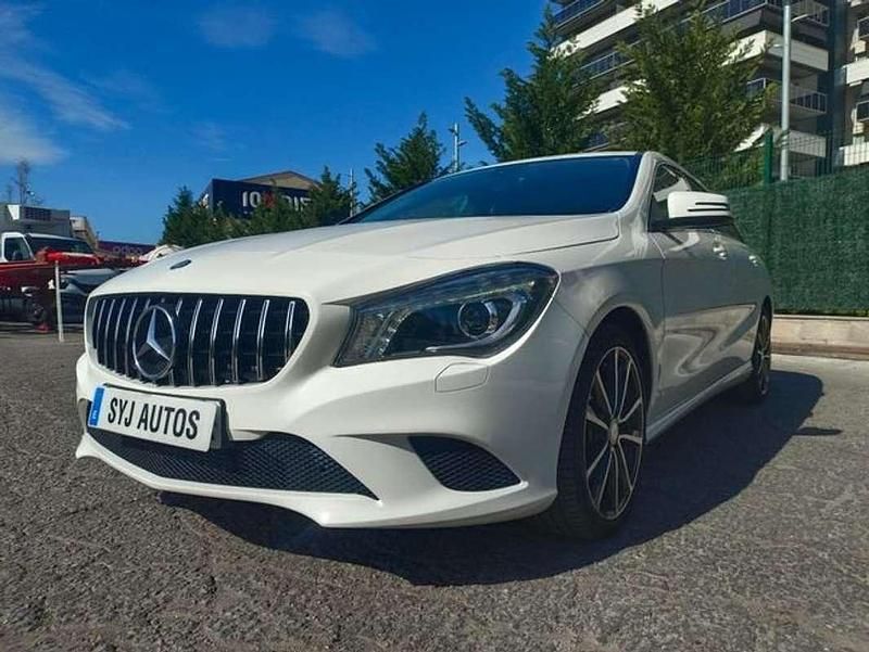 Usado Mercedes CLA200 Shooting Brake 136 CV (100 kW) 2015 Blanco Familiar